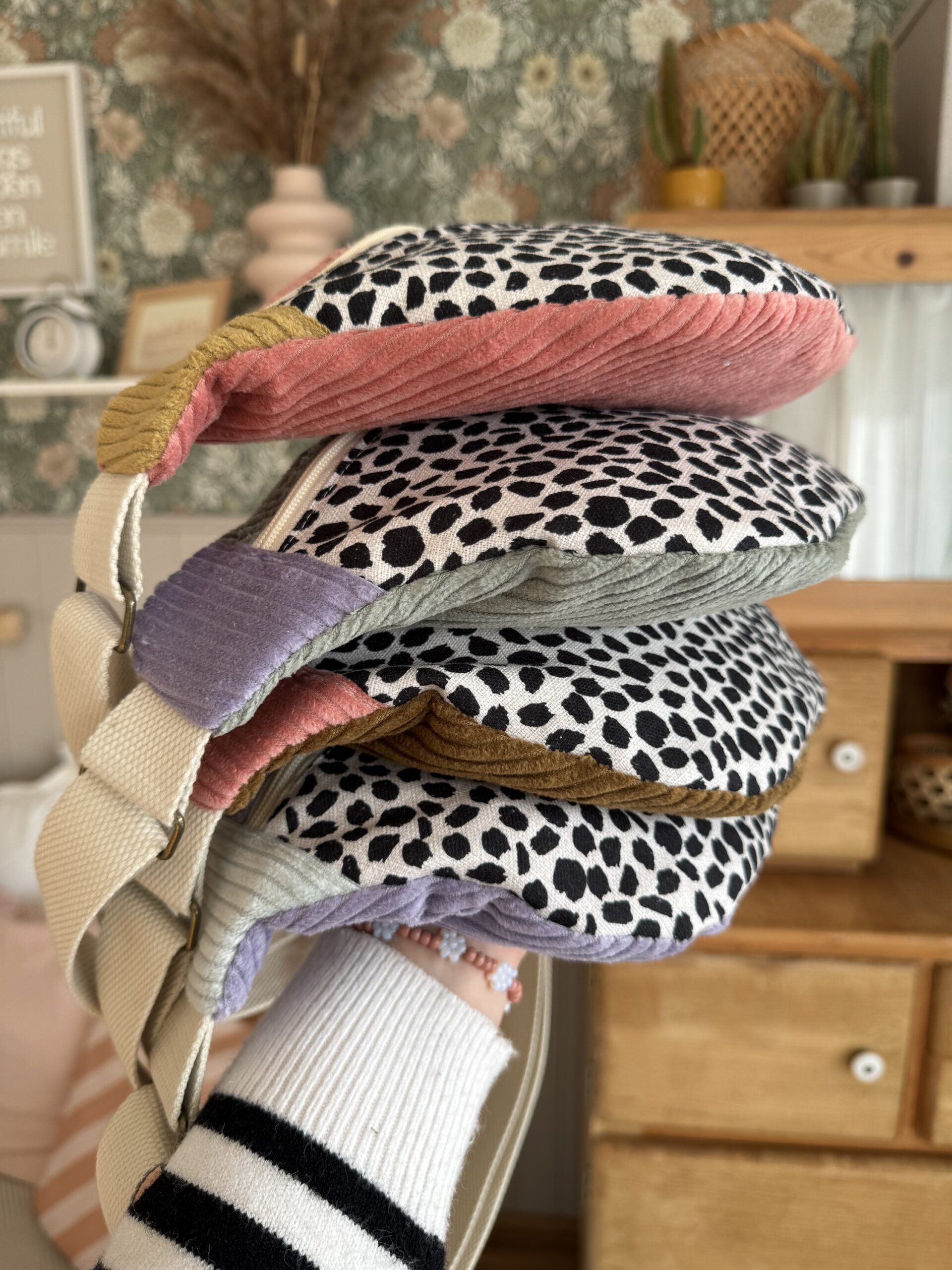 HEDI Hipbag Colorblock Cord Leo/flieder/mint – Bild 13