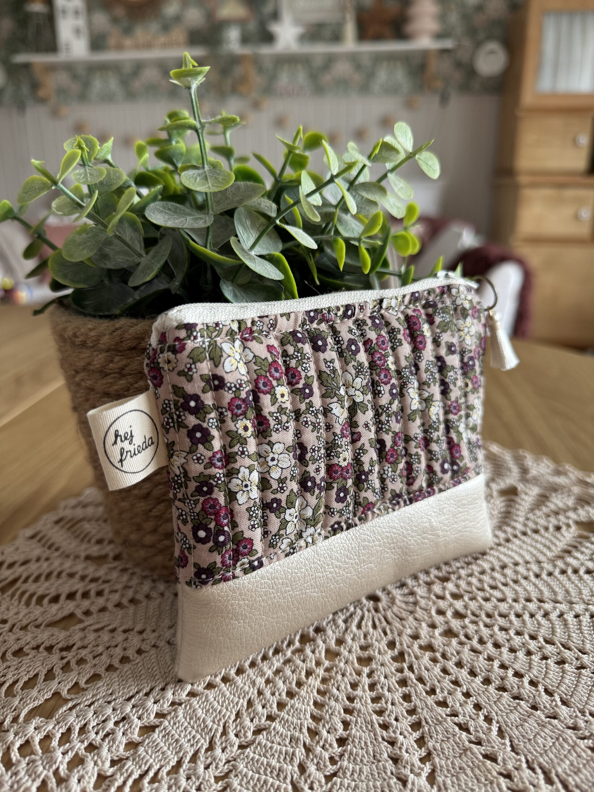 LINA Quilted Mini Pouch – Bild 4