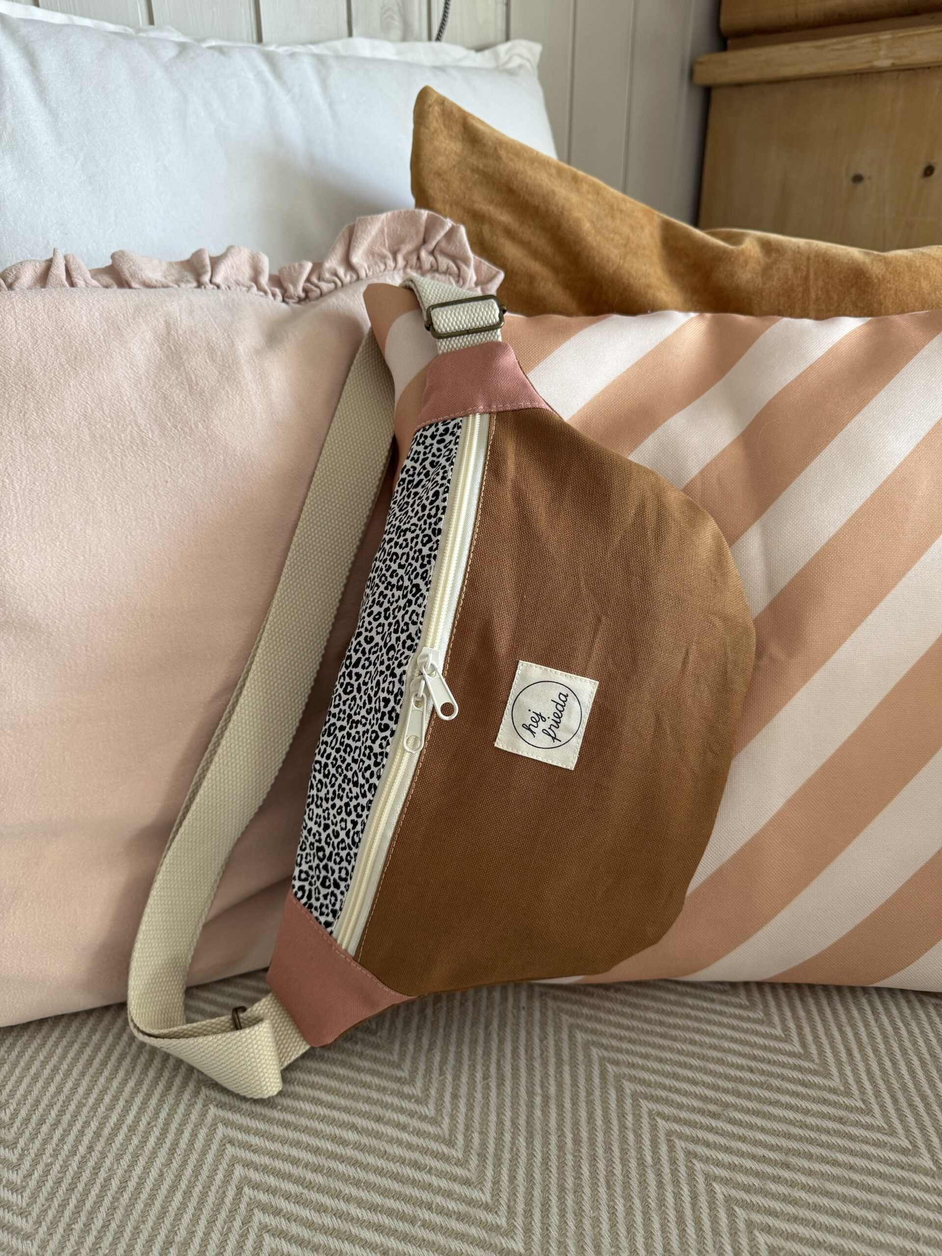 HEDI Hipbag Colorblock Leo/cognac/rosa – Bild 10