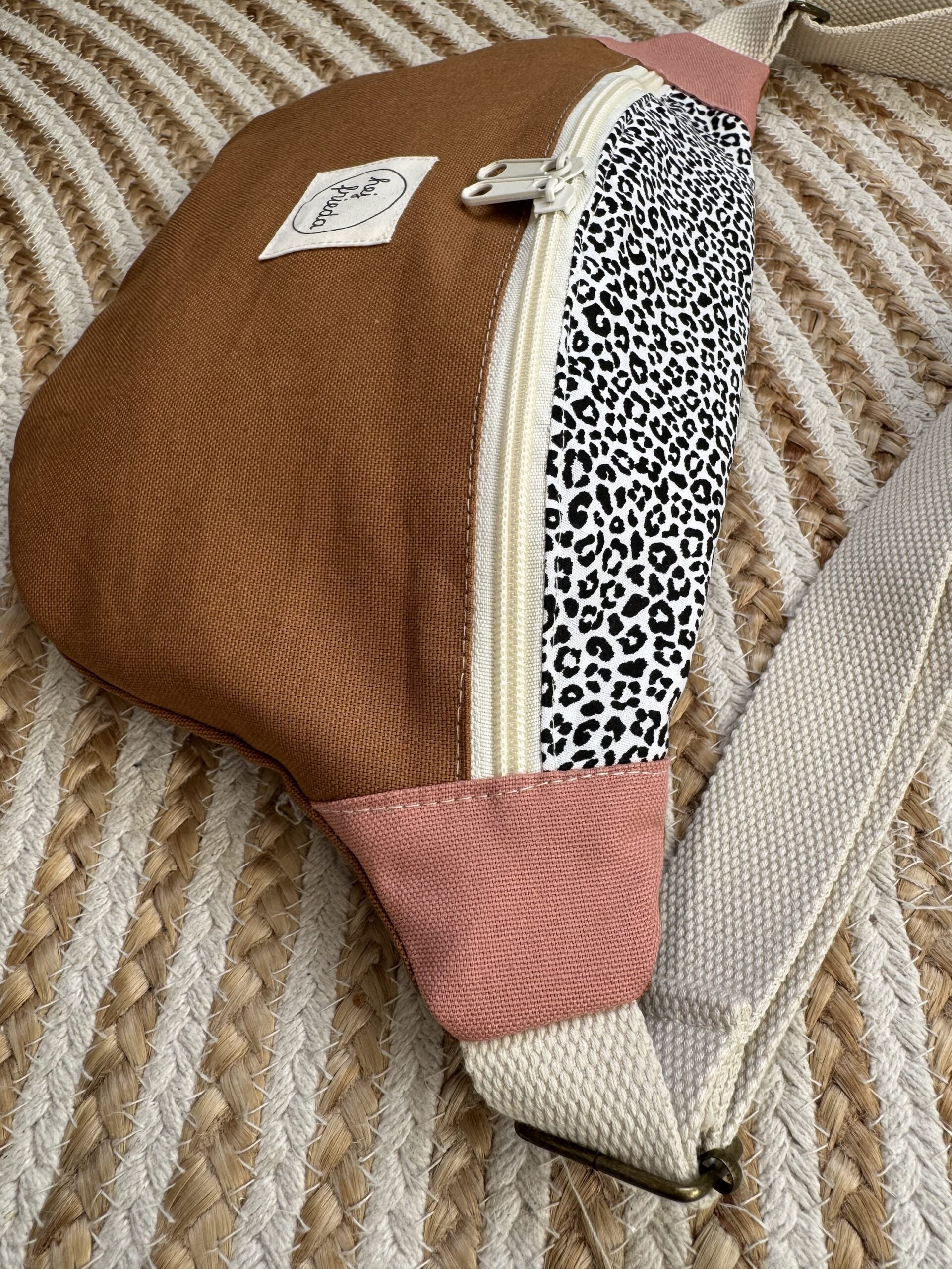 HEDI Hipbag Colorblock Leo/cognac/rosa – Bild 3