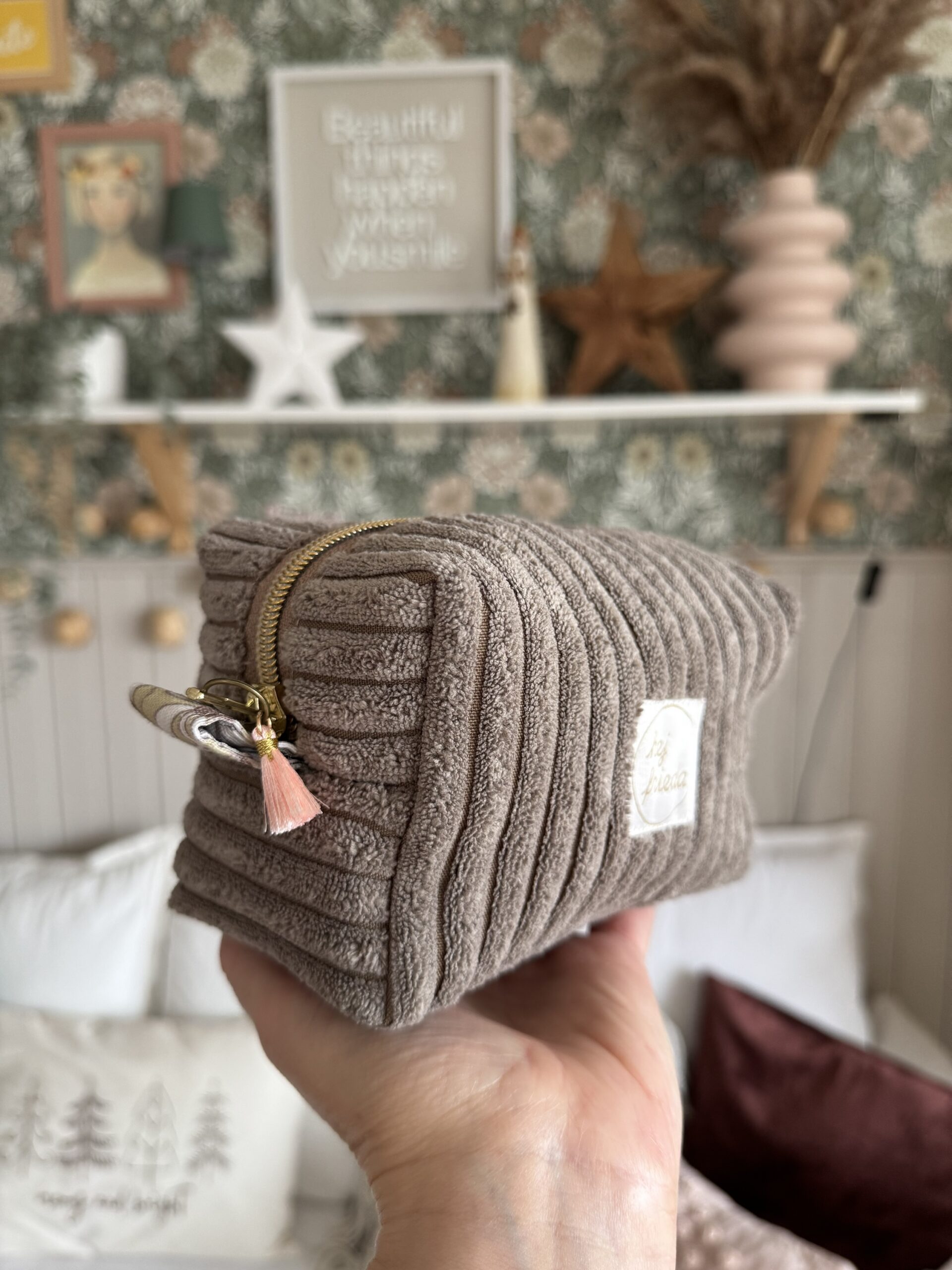 ISA Breitcord Boxy Bag taupe – Bild 2