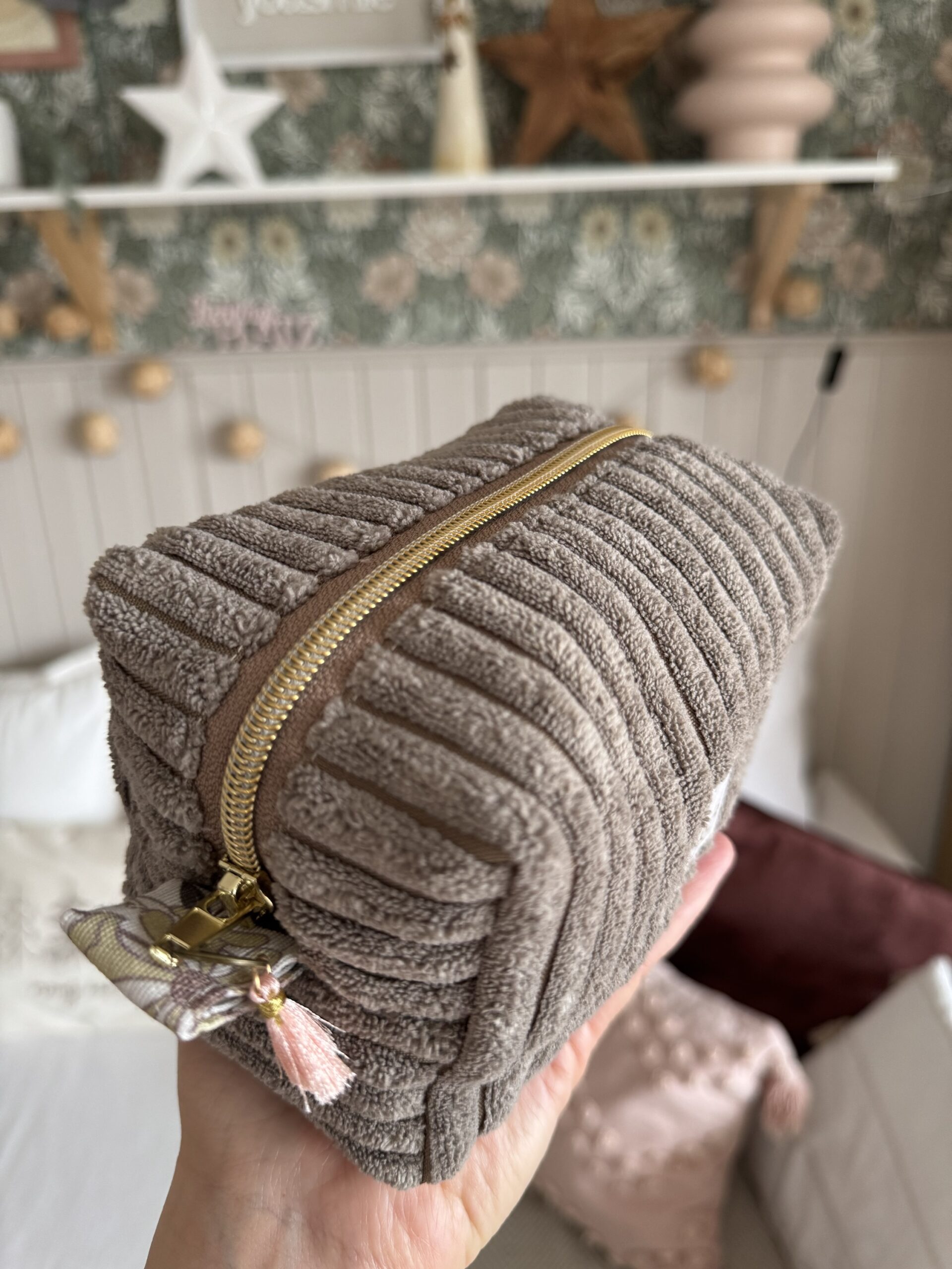 ISA Breitcord Boxy Bag taupe – Bild 3