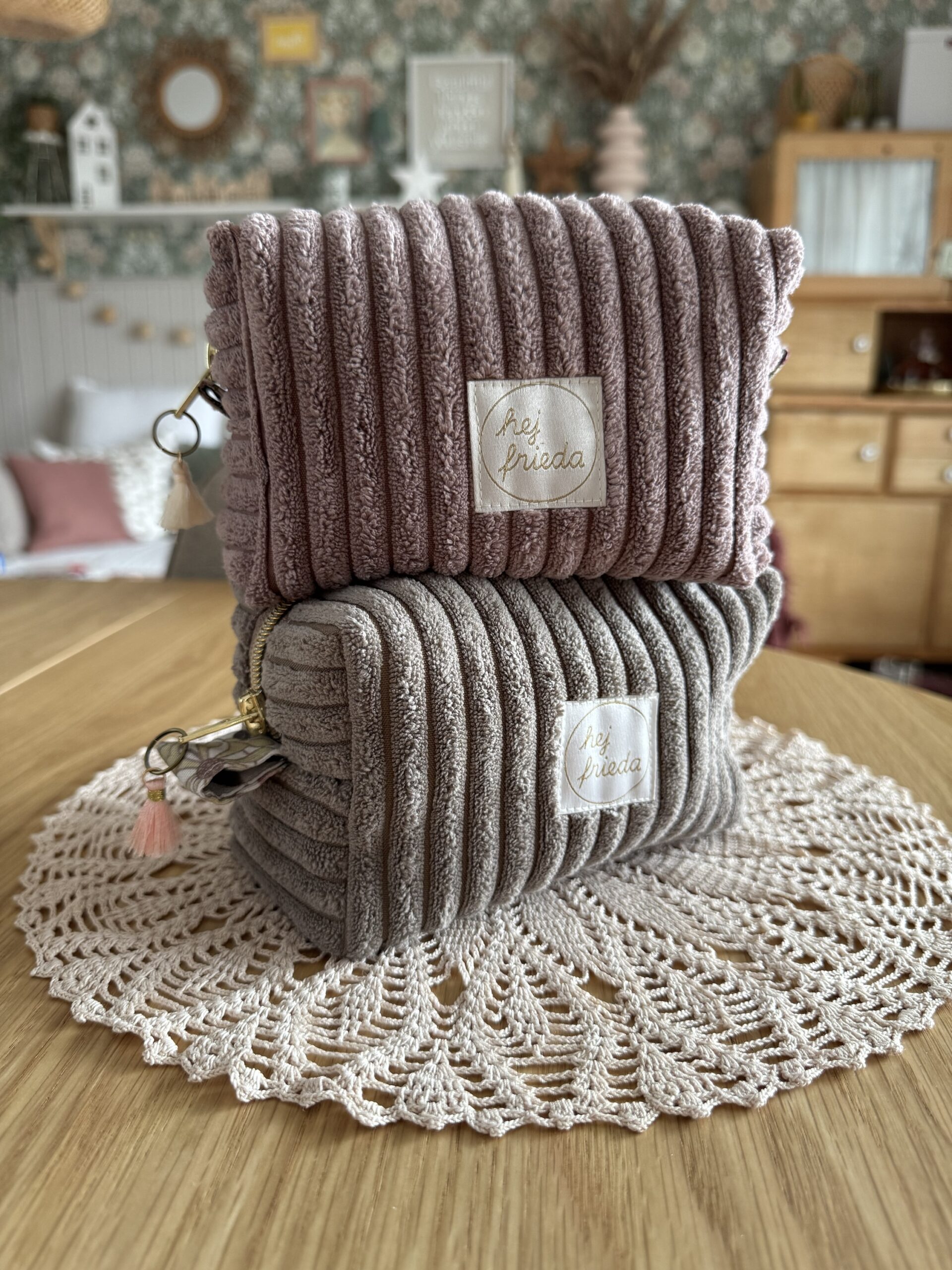 ISA Breitcord Boxy Bag taupe – Bild 7