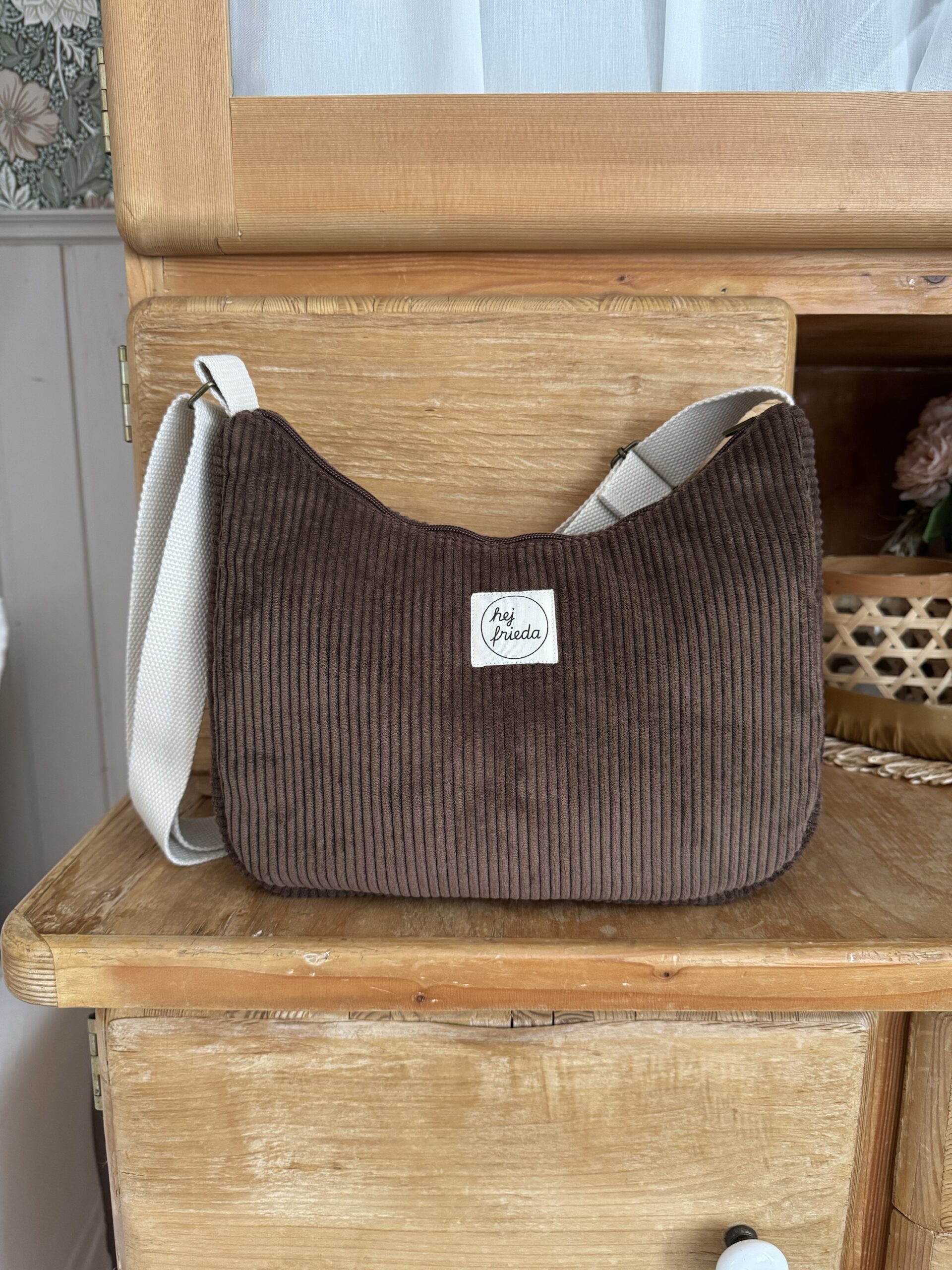 MAJA Crossbody-Bag Cord dunkelbraun – Bild 3