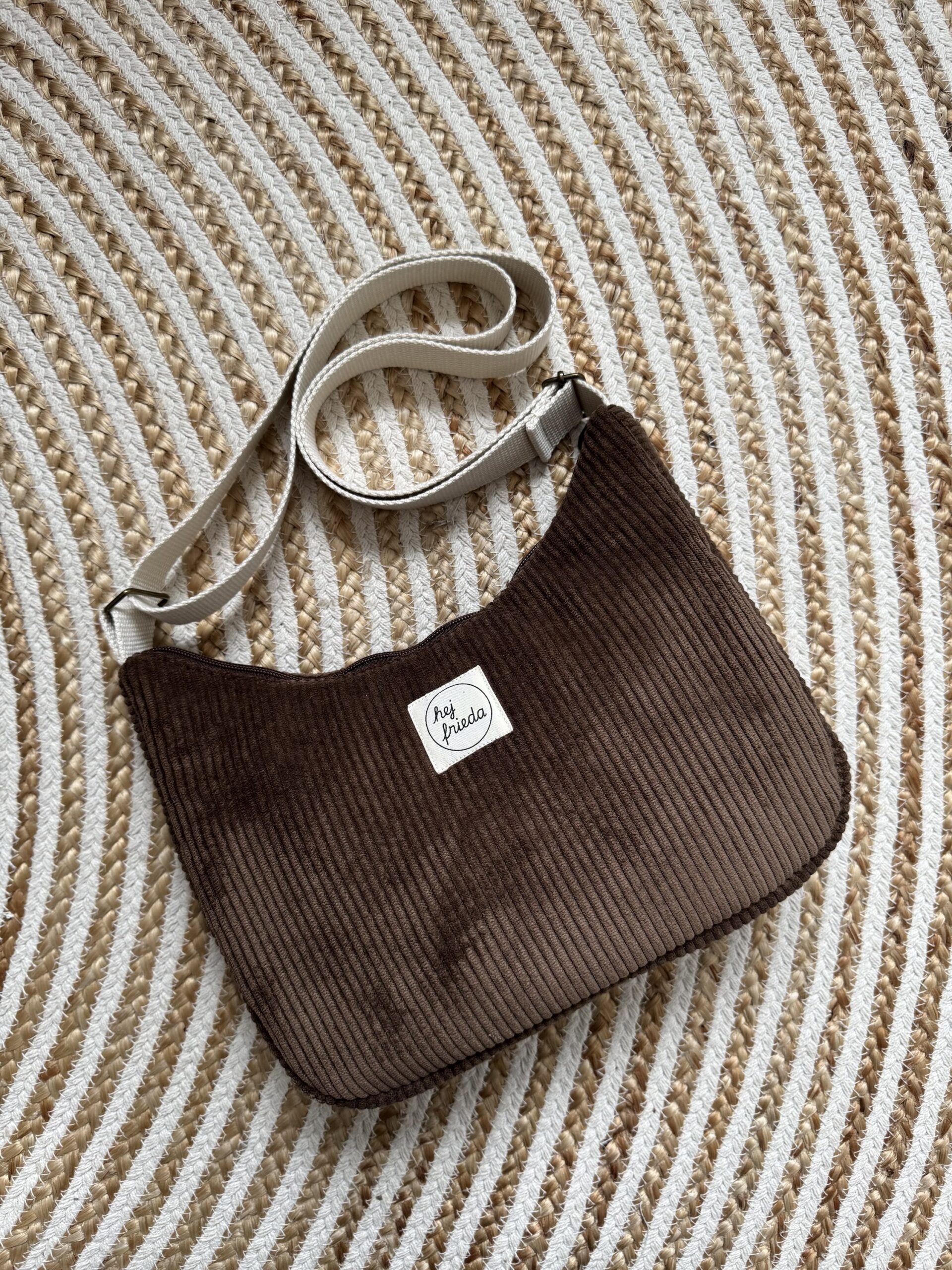 MAJA Crossbody-Bag Cord dunkelbraun – Bild 15